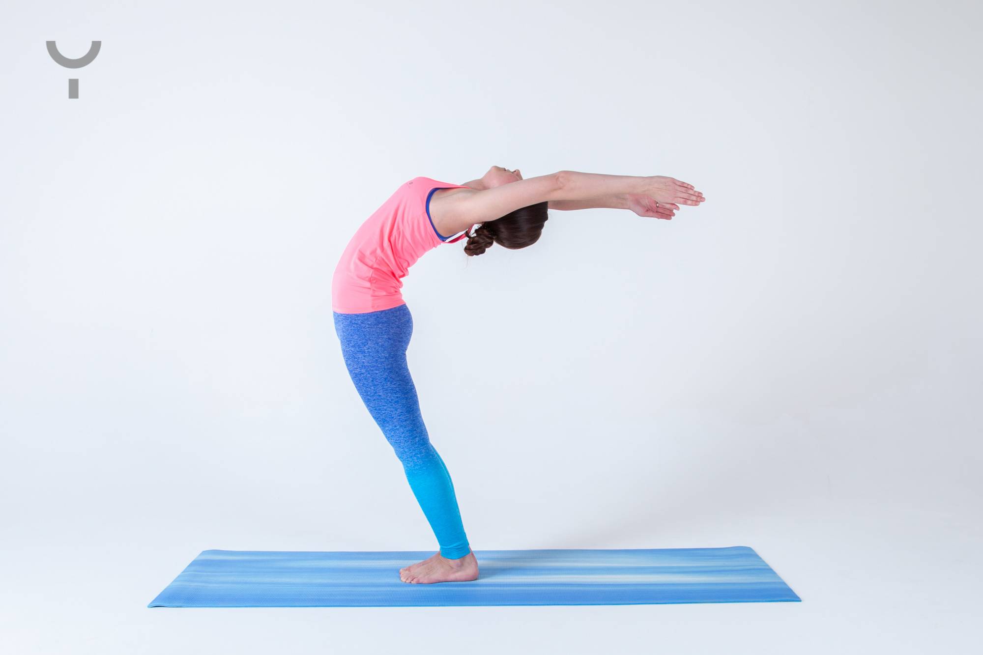 Йога для начинающих: 7 асан, которые научат владеть телом