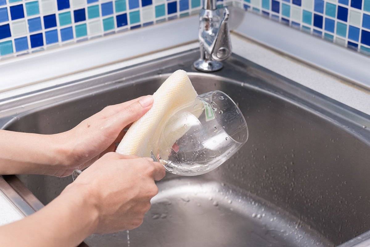 Чем опасны моющие средства и как помыть посуду без химии