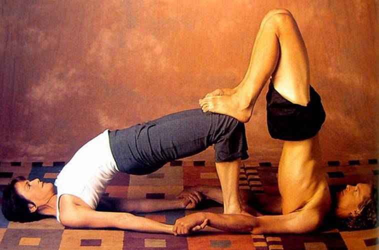 Парная йога для начинающих | yogamaniya