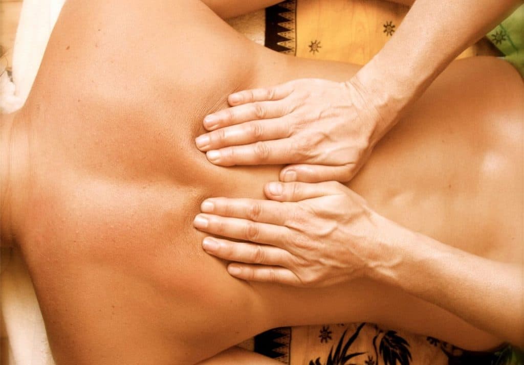 Раскрываем секреты: как делать расслабляющий массаж спины