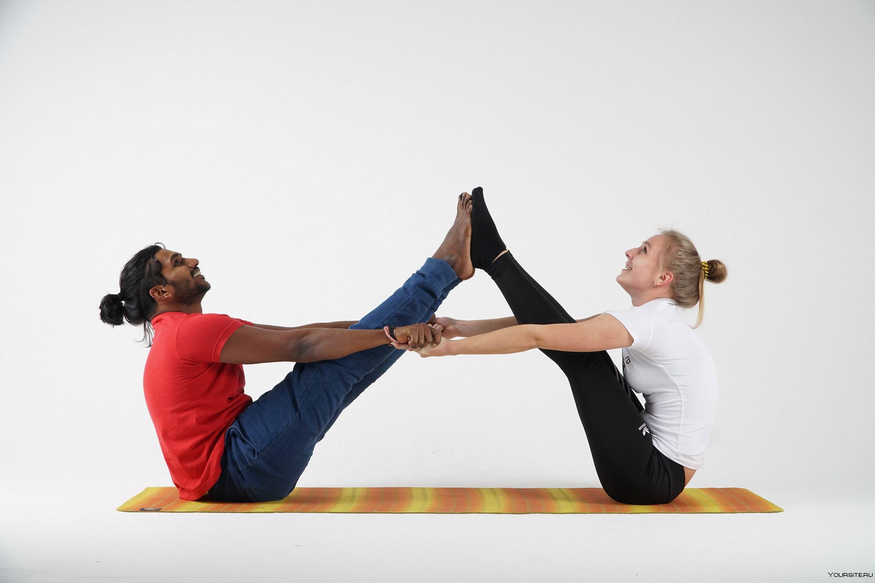 16 поз йоги для двоих на укрепление отношений