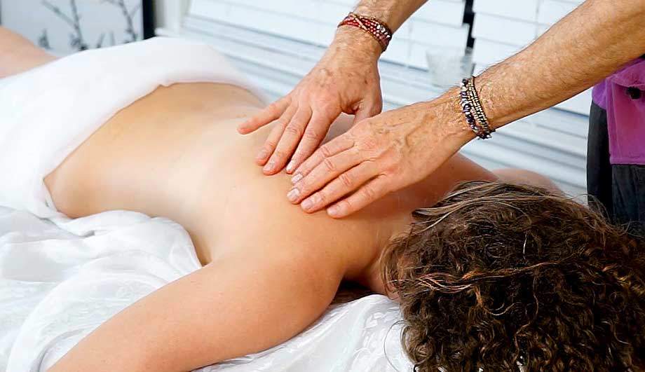 Лечебный массаж при шейном остеохондрозе