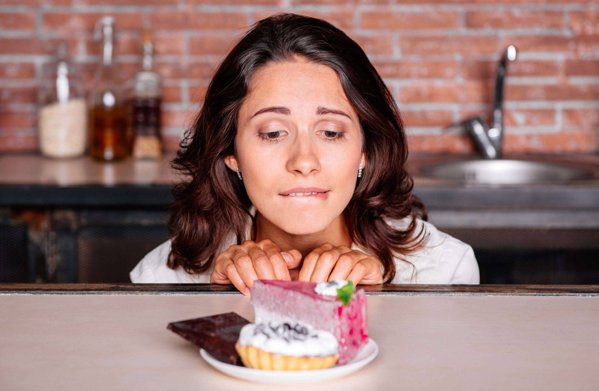 Как перестать есть сладкое: 7 важных шагов побороть тягу | legkomed.ru
