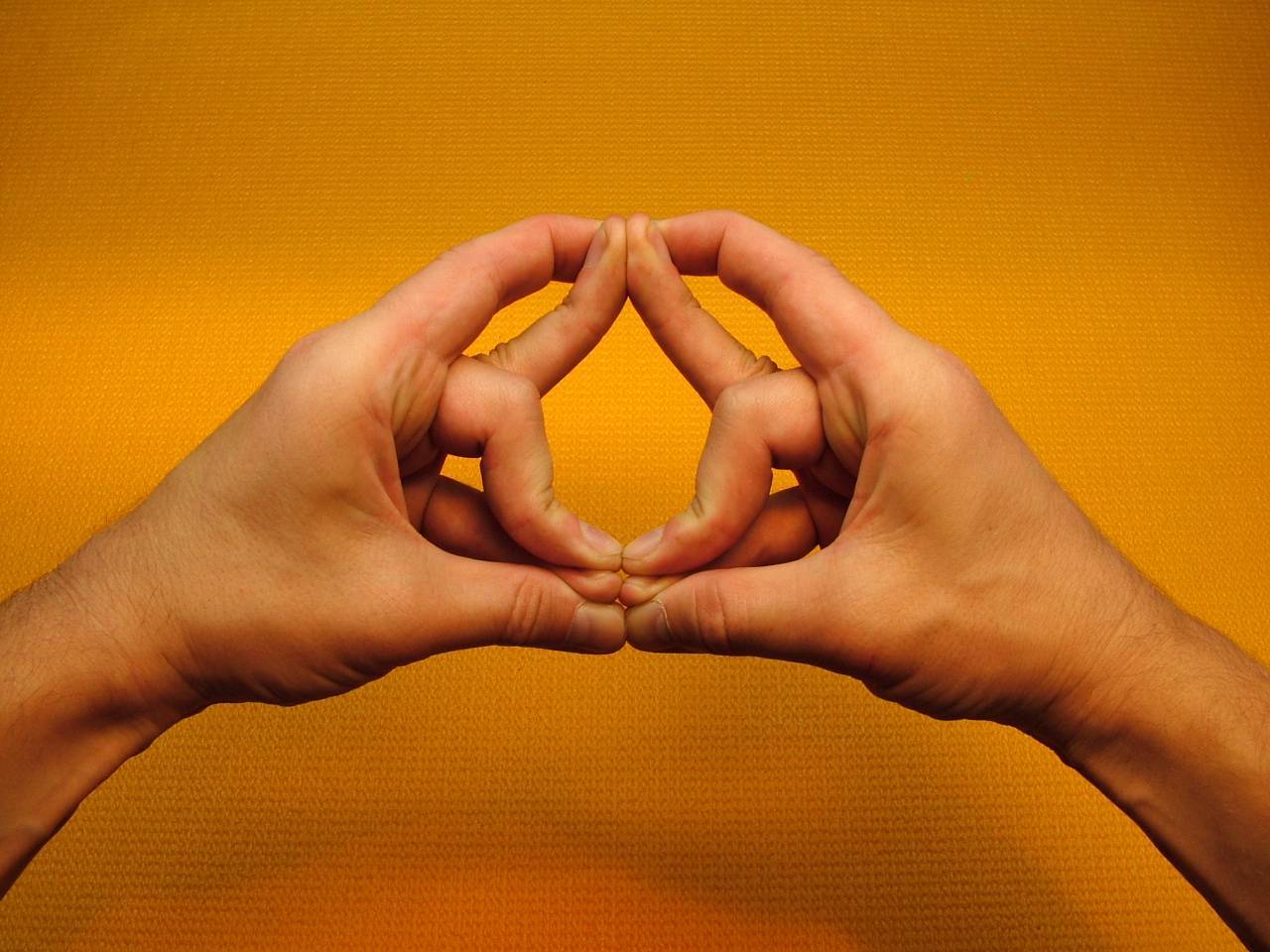Мудры для похудения: 9 самых мощных жестов в йоге для пальцев