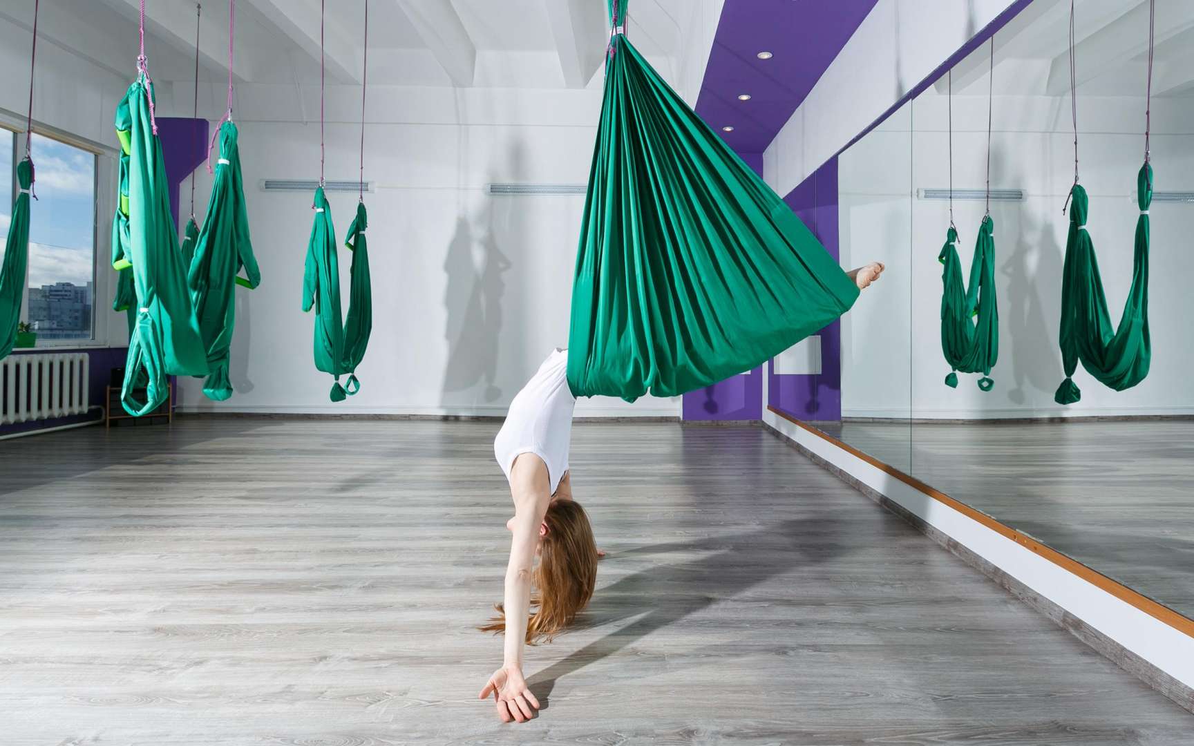 Воздушная йога в гамаках –польза и вред, упражнения