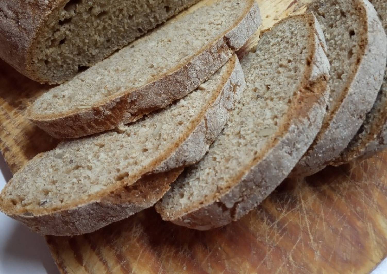 Качественный цельнозерновой хлеб, его диетические свойства, рецепты приготовления, секреты выпечки, польза для здоровья и противопоказания.