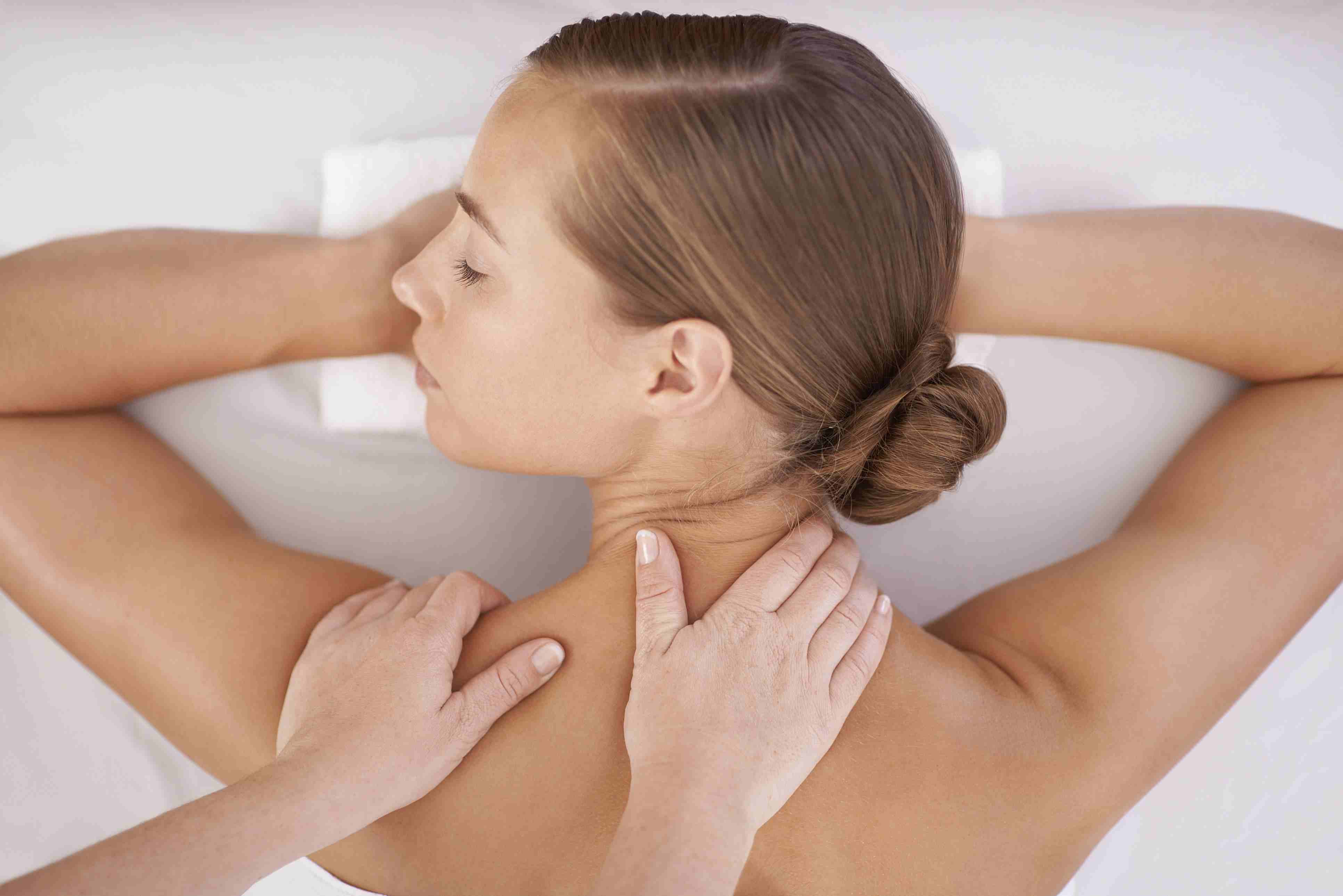 Можно ли делать массаж при шейном остеохондрозе?