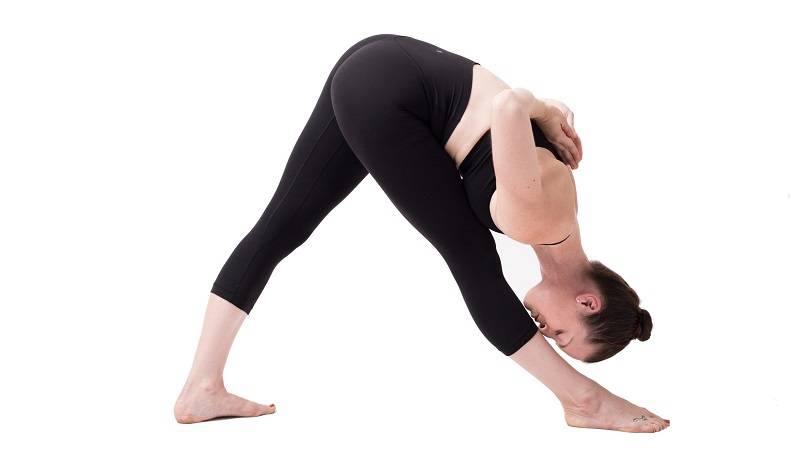 Интенсивное боковое вытяжение: практика паршвоттанасаны в йоге
