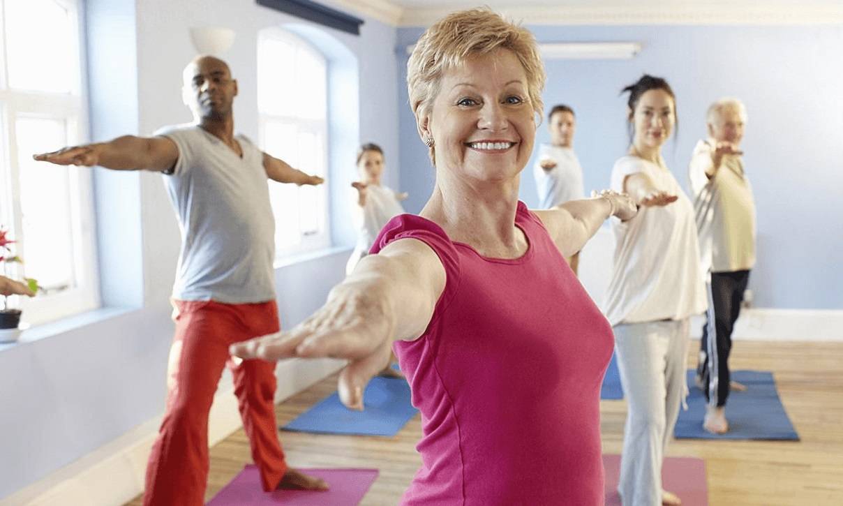 Простая йога для женщин после 40, 50 и 60 лет