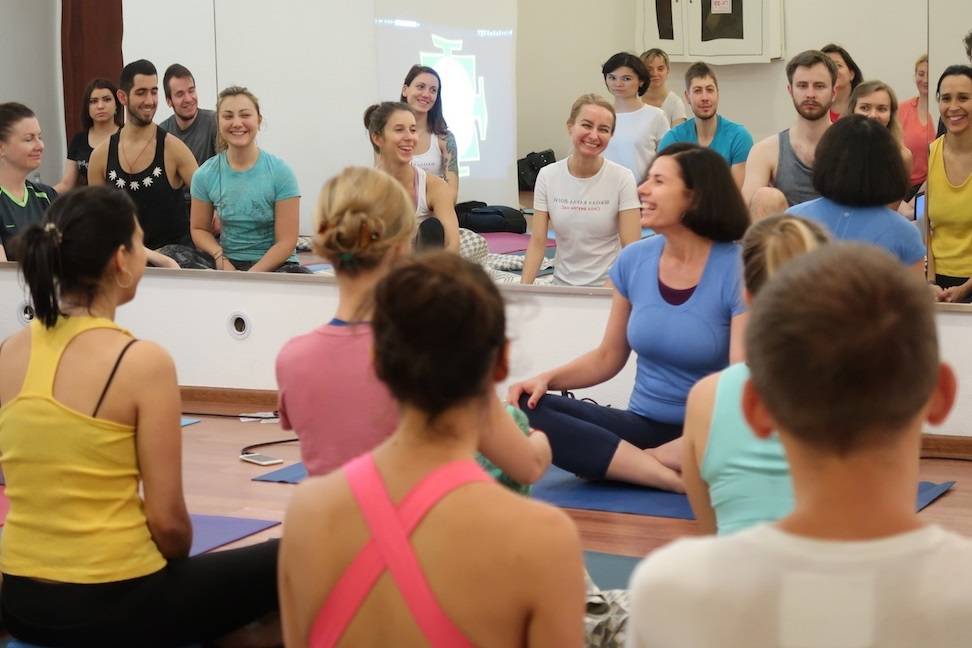 Крия йога: что это такое, с чего начать занятия новичкам