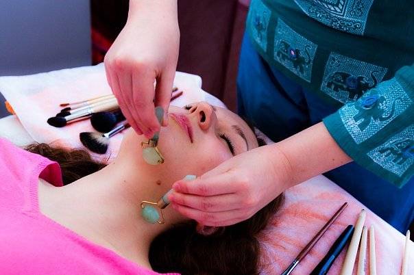 Кисточковый массаж лица: техника, фото и видео