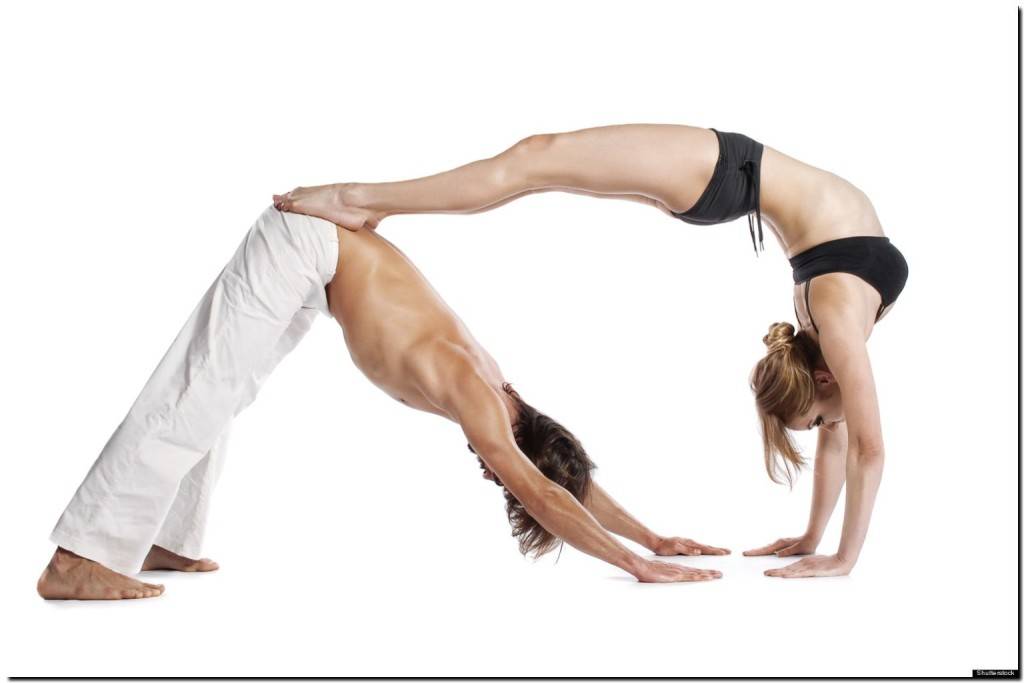 Йога для двоих: 10 поз в парной йоге, которые научат доверять