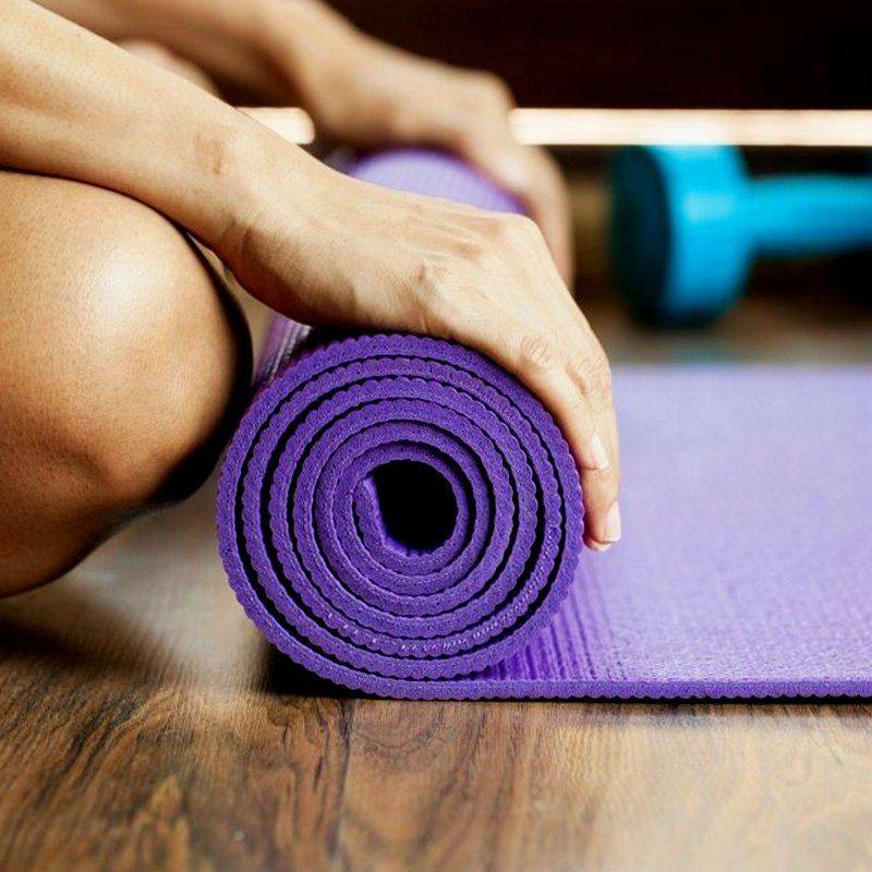 Как выбрать коврик для йоги: лучше каучуковый или из другого материала