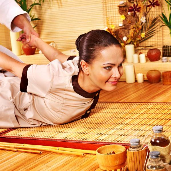 Тайский массаж - что это такое, техника и особенности
