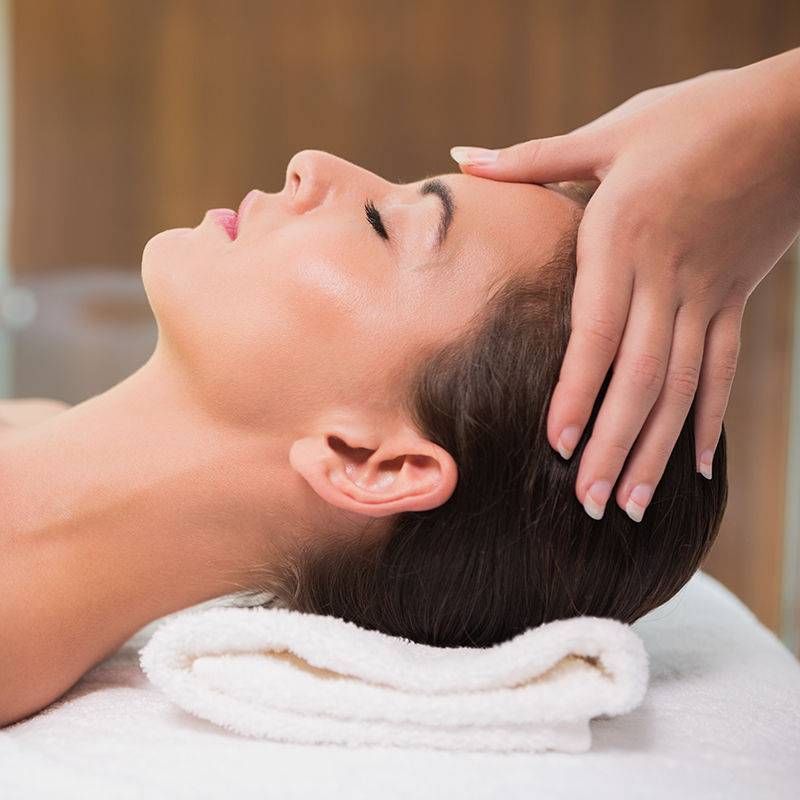 Эффективен ли массаж головы от выпадения волос?