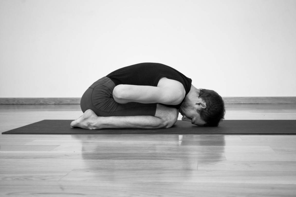 Маюрасана (поза павлина): правильная техника выполнения асаны в йоге с видео и фото
