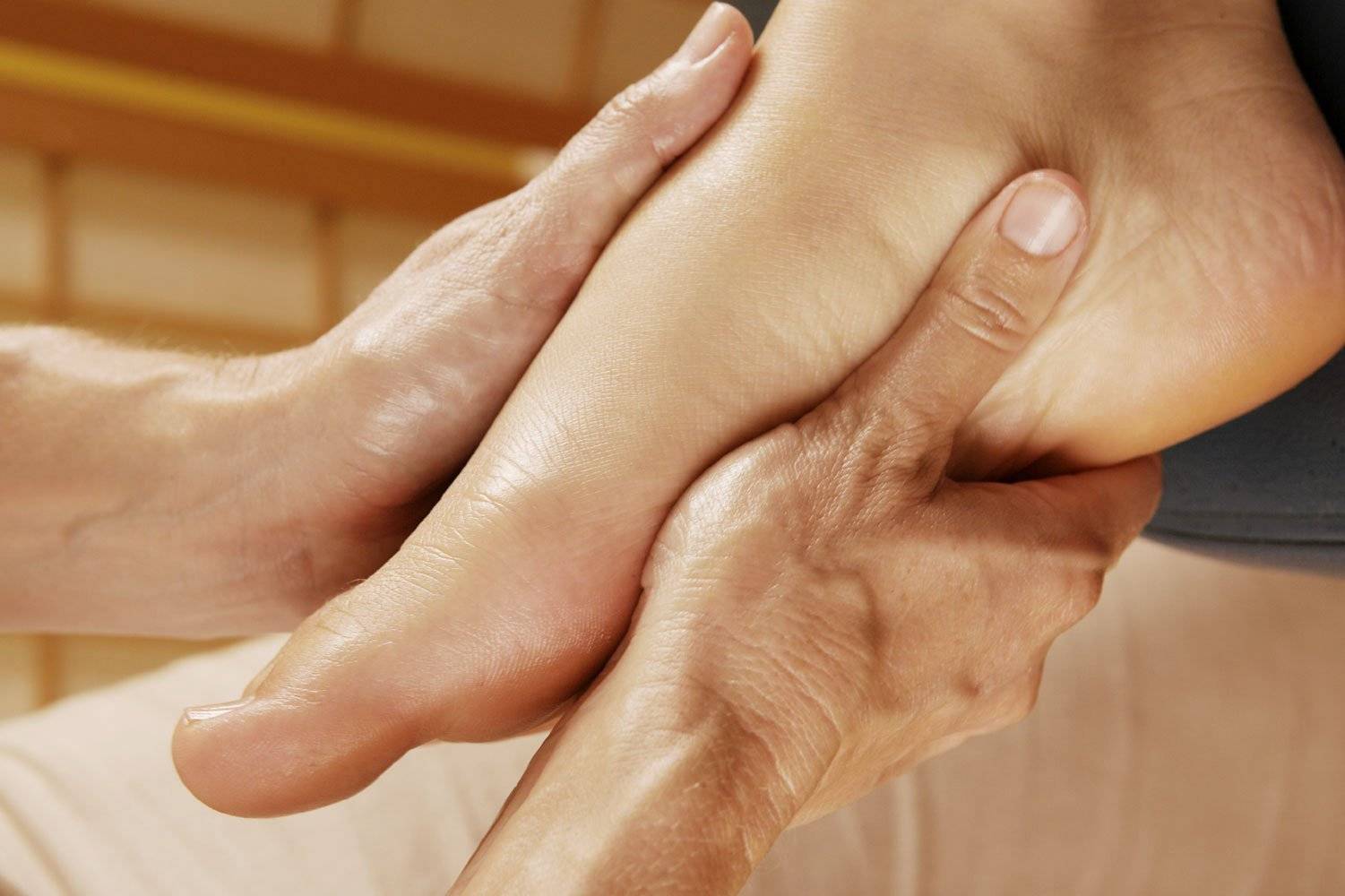 Как правильно делать массаж для восстановления после перелома ноги | mosspravki.ru