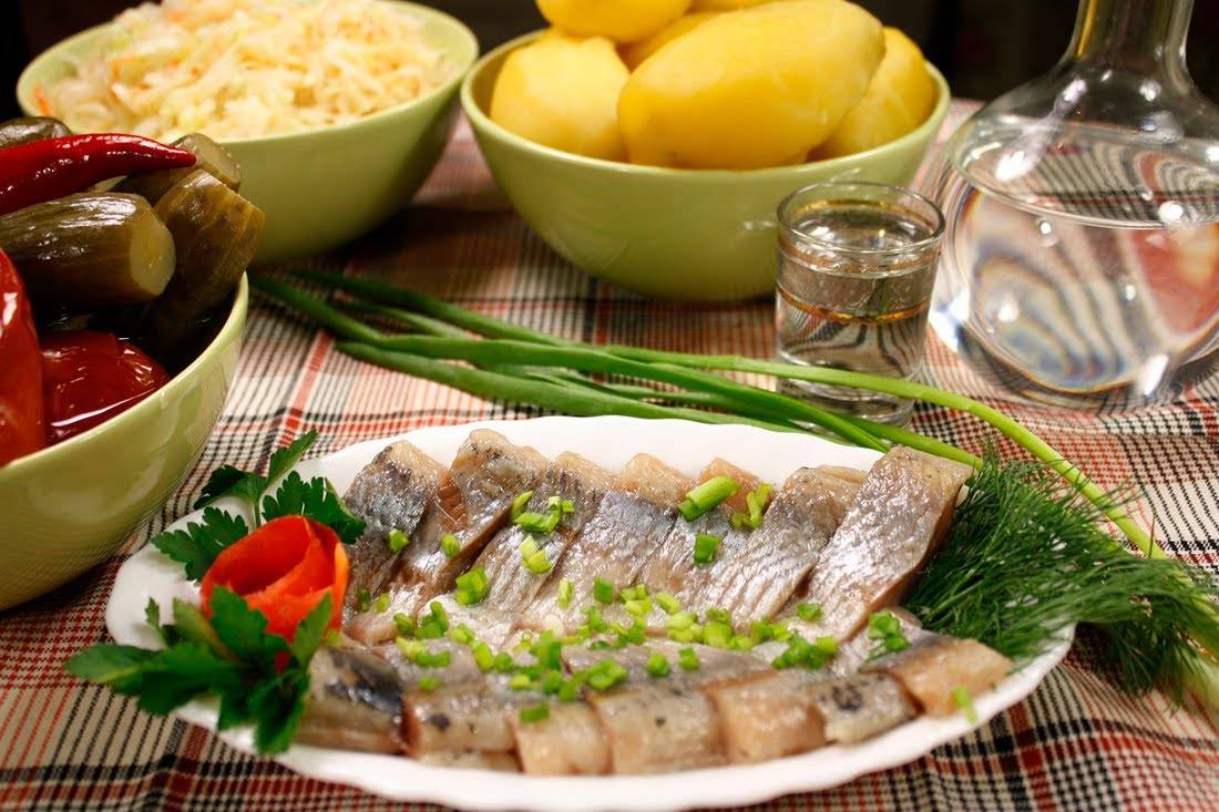 Сельди: польза, вред, состав и калорийность рыбы + советы, как выбрать, разделать и вкусно приготовить