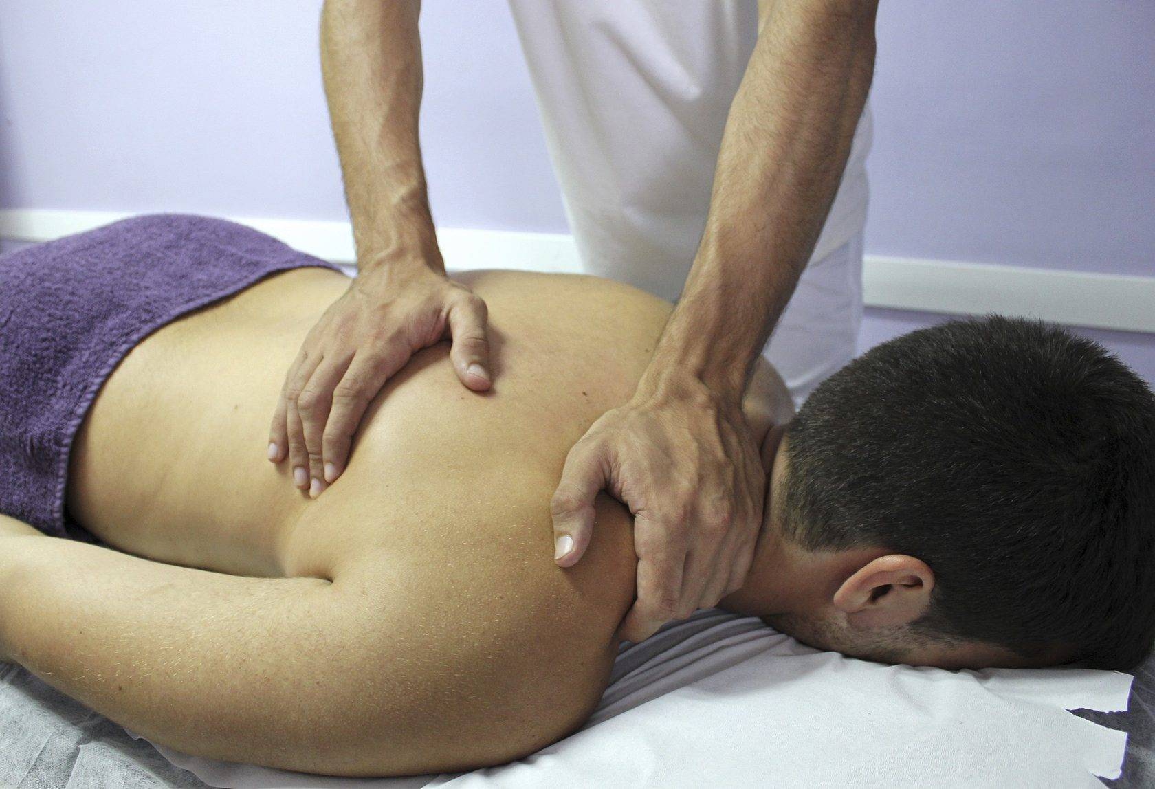 Массаж спины и поясницы, причины болей в спине, рекомендации и противопоказания к процедуре. техника выполнения движений.