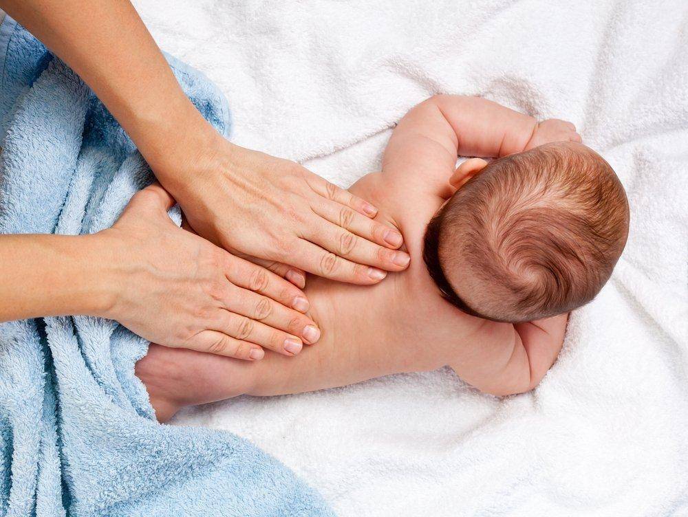 Массаж для новорожденных в домашних условиях: как делать и с какого возраста?