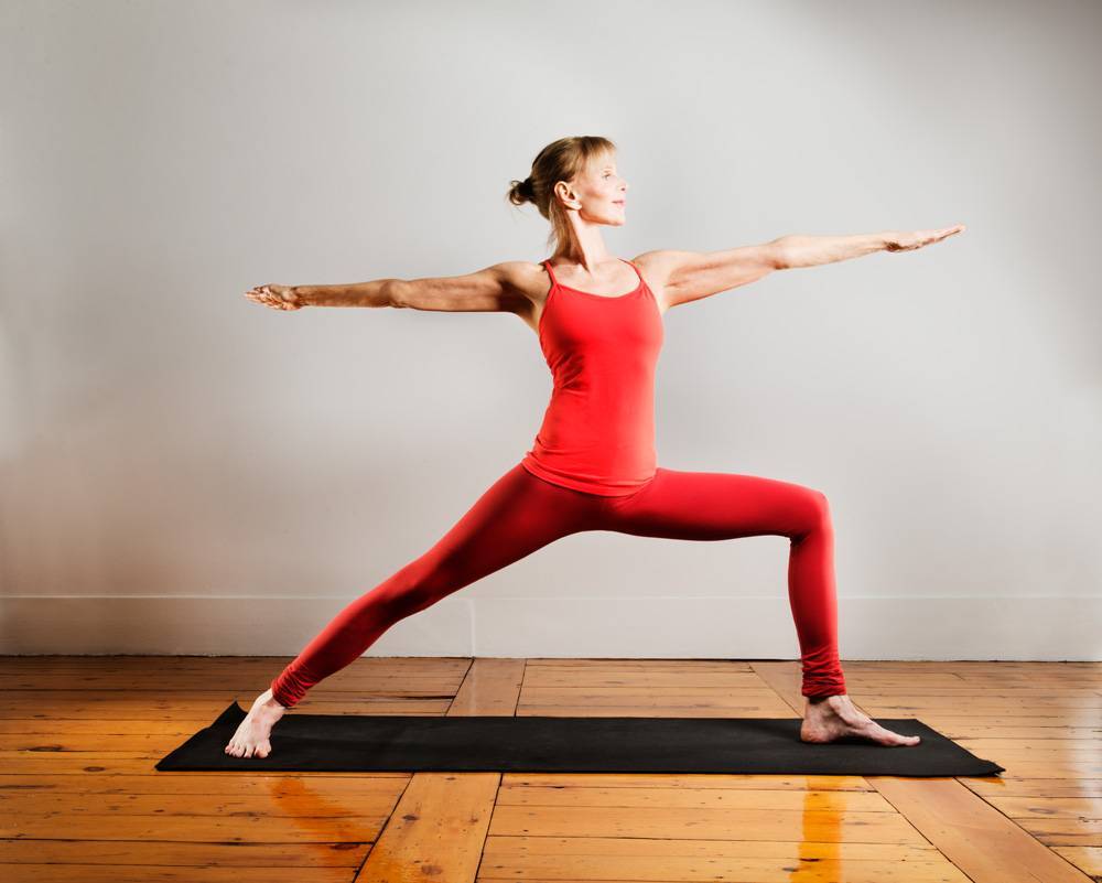 10 базовых поз йоги для начинающих | yogamaniya