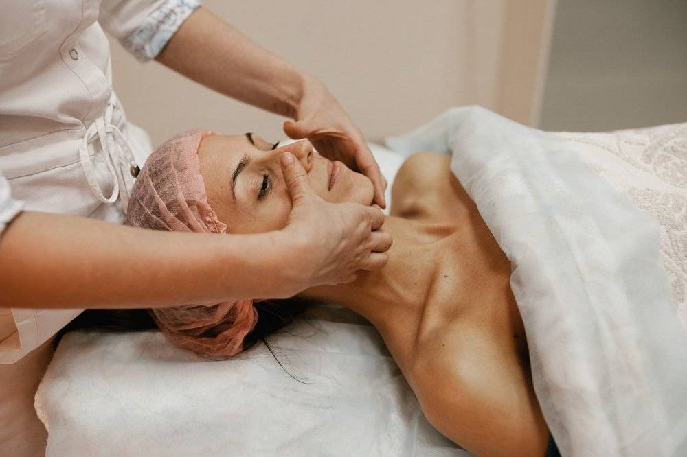Массаж лица от морщин ложками: техника проведения процедуры на разных участках лица | нет морщин