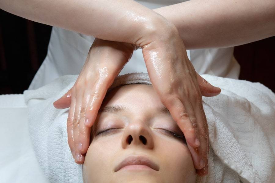 Хиромассаж лица и тела (испанский массаж): техники выполнения, результат до и после, описание процедуры, как провоят для мужчин, массаж 60 минут