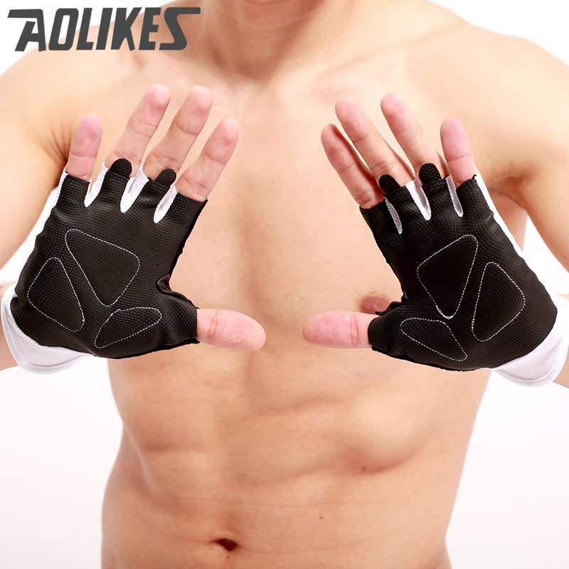 Лучшие спортивные перчатки для фитнеса