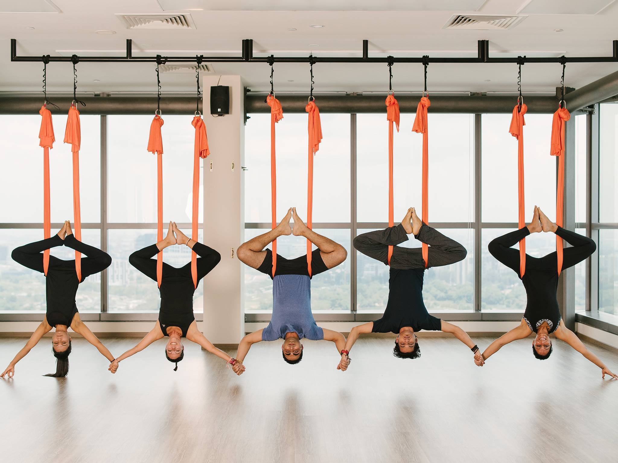 Йога в гамаках (aero yoga): польза, упражнения, отзывы (+5 видео)