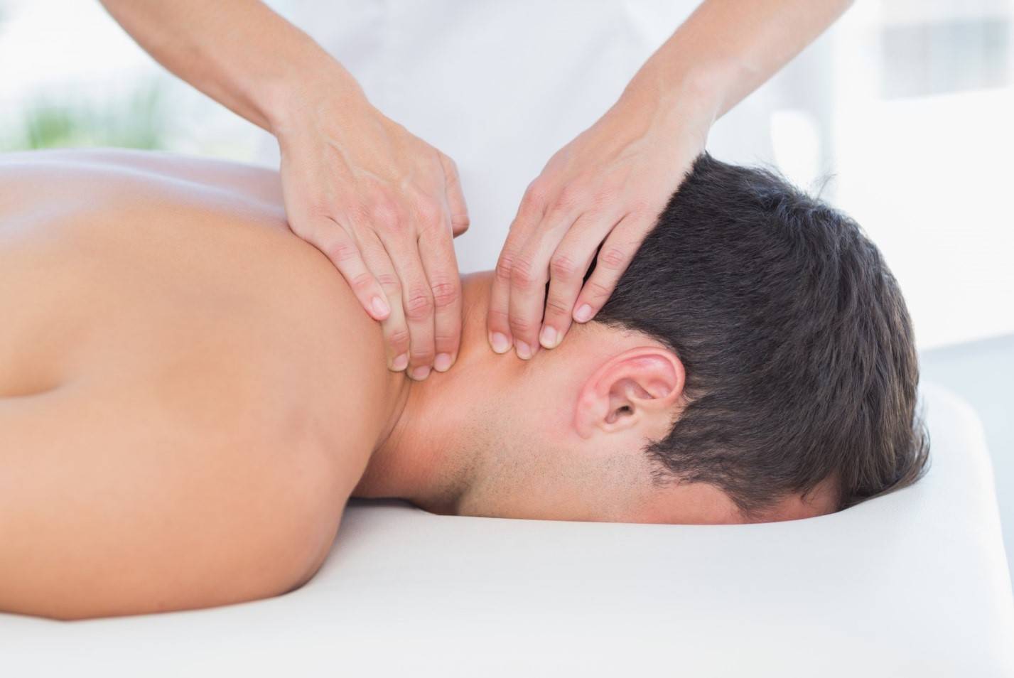 Как делать массаж при болях в спине и пояснице?