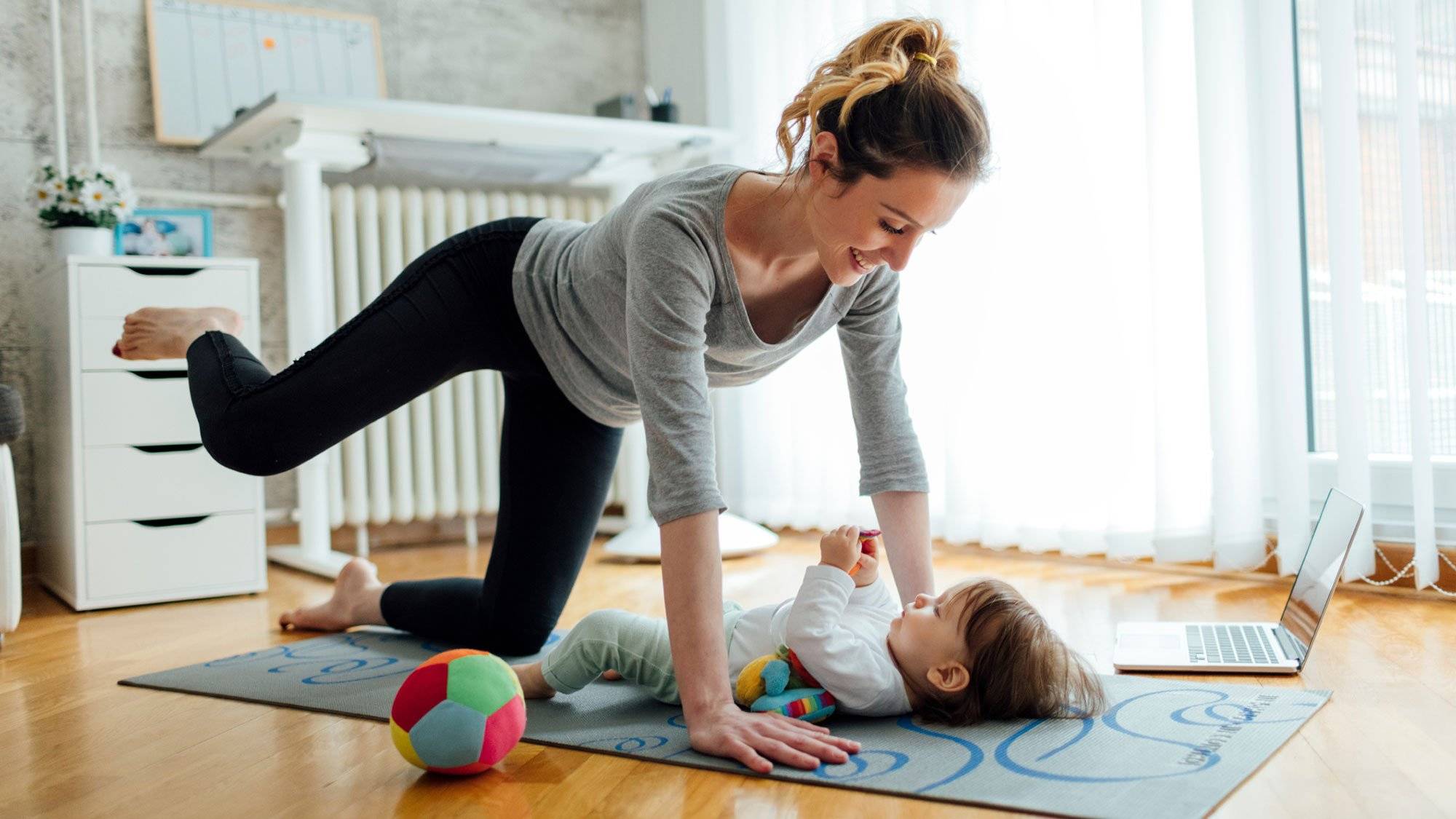 Йога после родов и кесарева сечения: какие упражнения можно делать дома и когда можно начинать