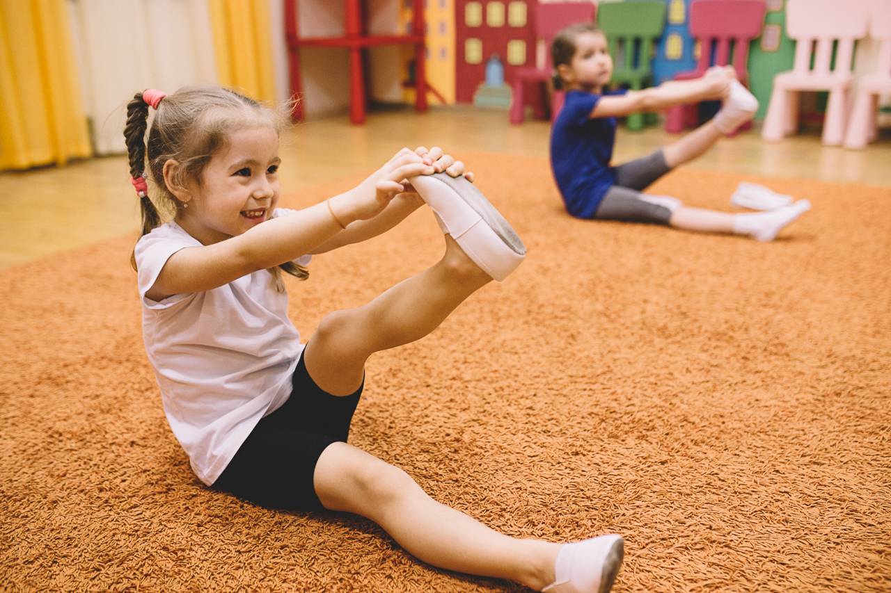Забавные упражнения и увлекательные занятия из йоги для детей 3-6 лет