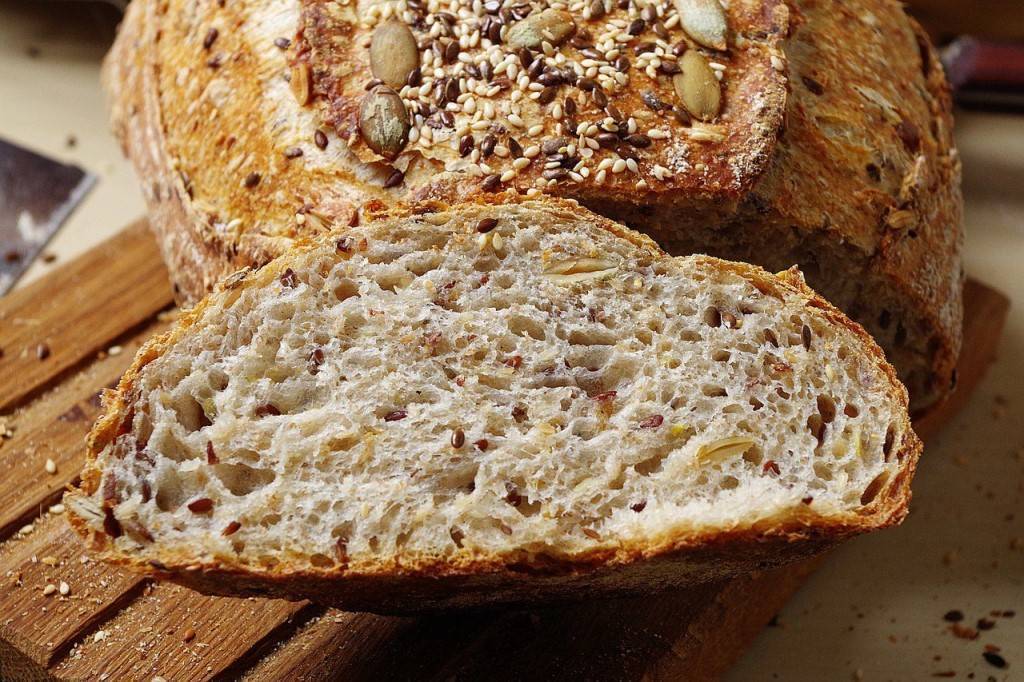 Сколько калорий в хлебе, можно ли есть при похудении и чем лучше заменить