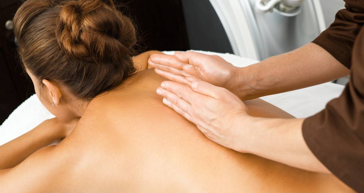 Как правильно делать массаж спины? фото и видео
