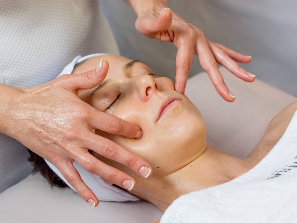 Фасциальный массаж польза и вред. миофасциальный массаж лица – как сохранить молодость кожи. последствия нарушения функций