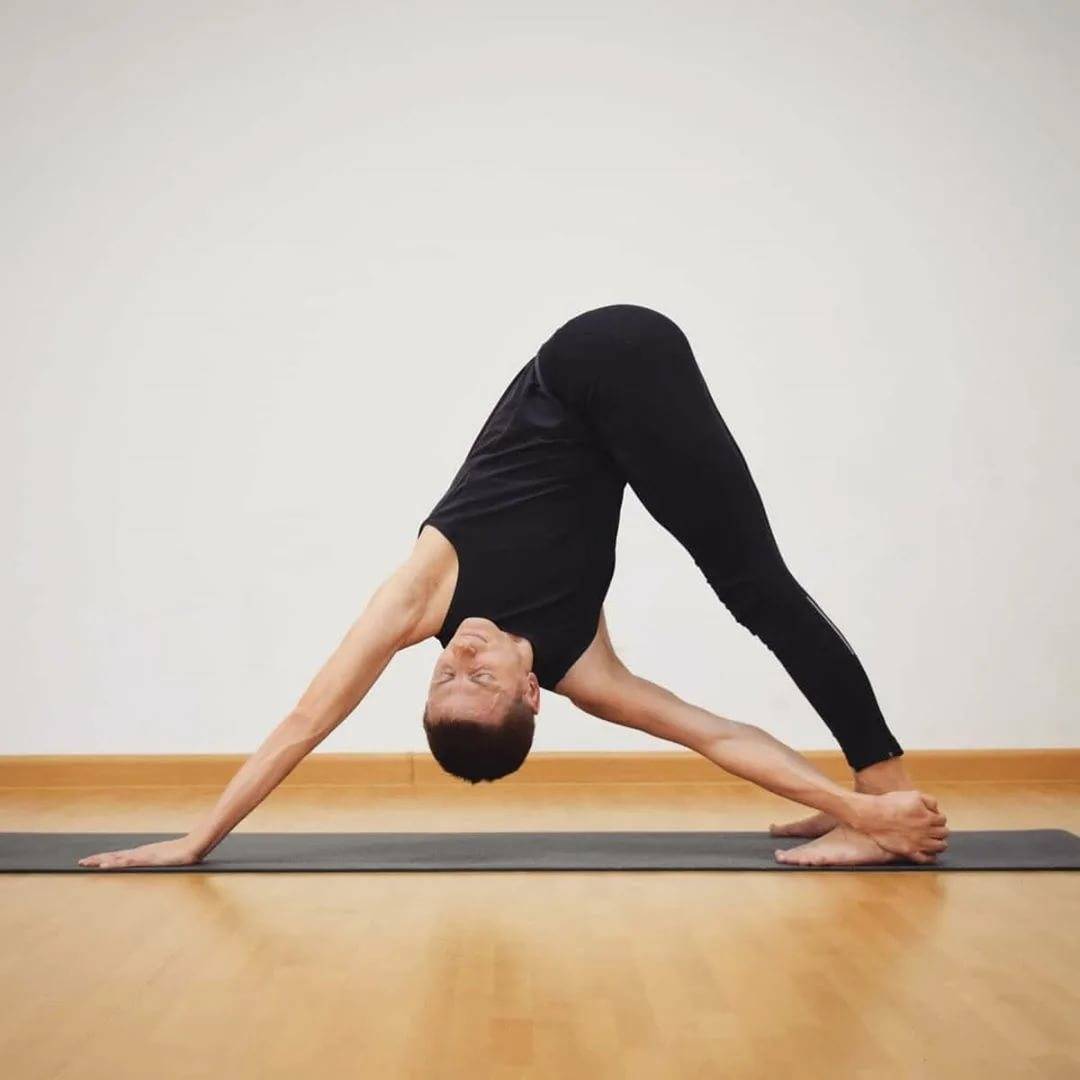 Маюрасана – поза павлина в йоге для начинающих