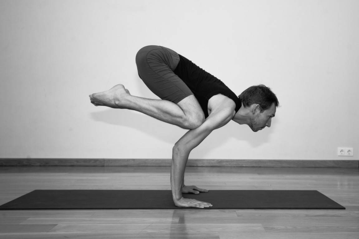 Самые сложные позы йоги