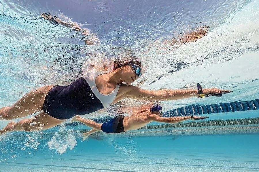 Чем полезно плавание в бассейне для здоровья мужчин и женщин