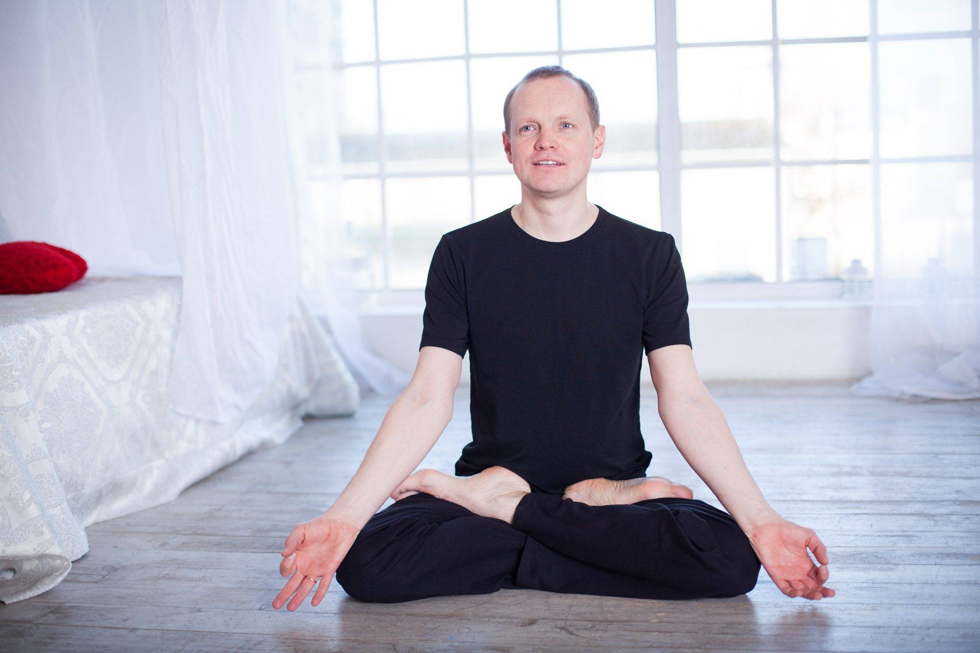 Как сесть в позу лотоса: пошаговые видео уроки с упражнениями йоги и растяжки - все курсы онлайн