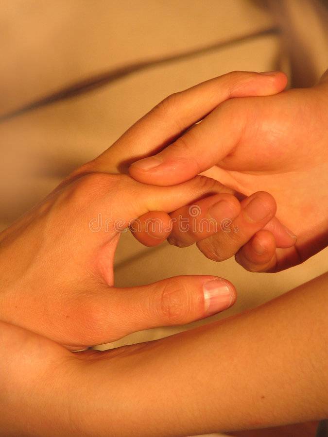 Польза массажа ладоней, кистей и пальцев рук. техники выполнения процедуры